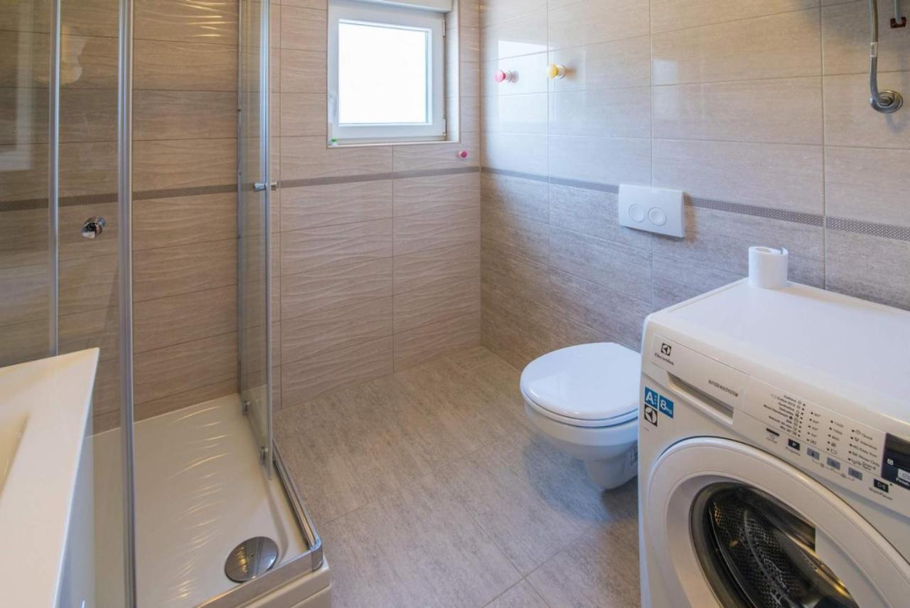 Apartman Zoe Vrbnik Esterno foto