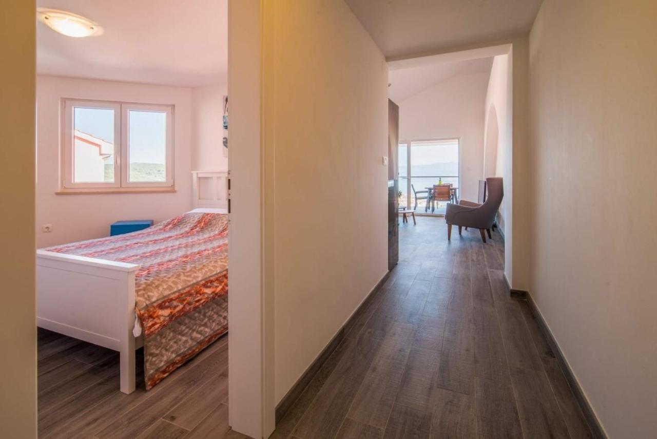 Apartman Zoe Vrbnik Esterno foto